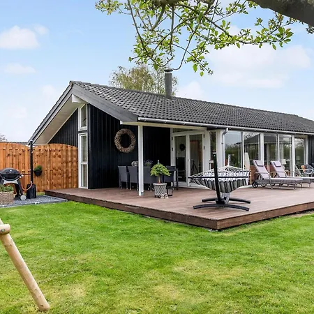 Cozy In Nakskov With Kitchen Holiday home *